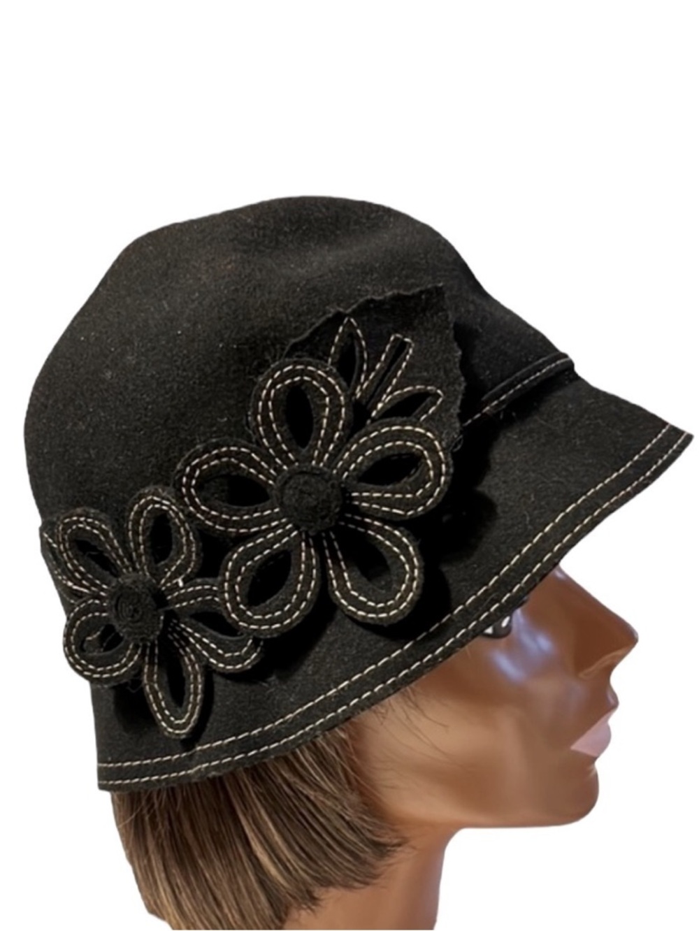 John Callanan Women's 100% Wool
Cloche Floral Design Appliqué Black Hat